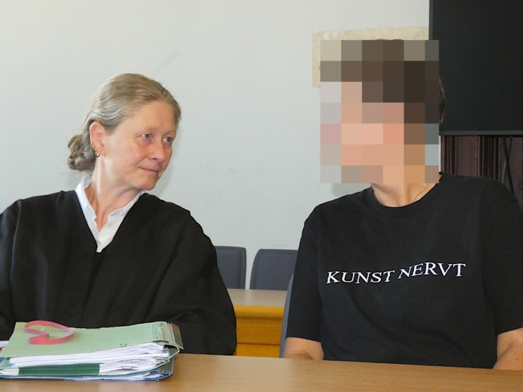 Angeklagte mit Verteidigerin Rita Belter