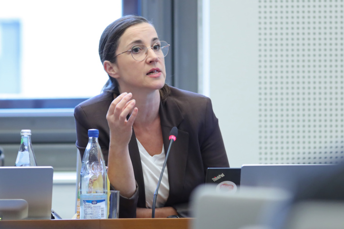 Vicki Felthaus (Bündnis 90/Die Grünen), Beigeordnete für Jugend, Schule und Demokratie, im Leipziger Stadtrat am 02.09.2026. Foto: Jan Kaefer