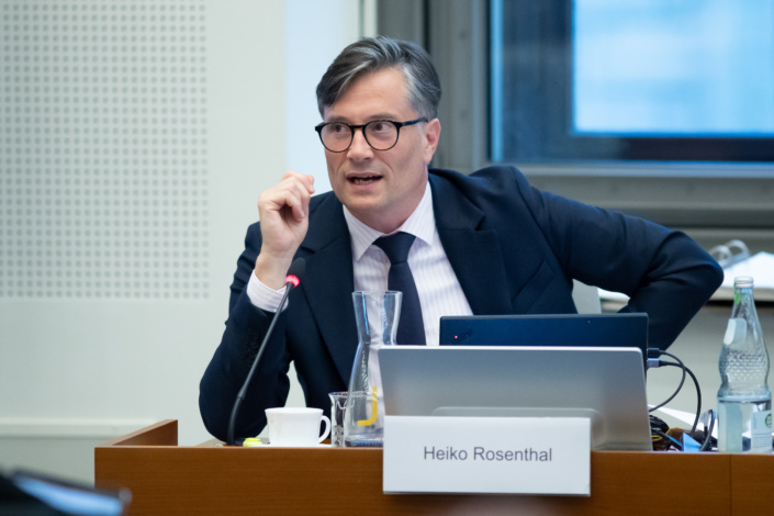 Heiko Rosenthal (Die Linke), Beigeordneter für Umwelt, Ordnung, Sport und Klima, im Leipziger Stadtrat am 30.09.2026. Foto: Jan Kaefer
