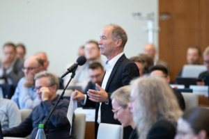 Sven Morlok (Freie Fraktion/FDP) im Leipziger Stadtrat am 30.09.2026. Foto: Jan Kaefer