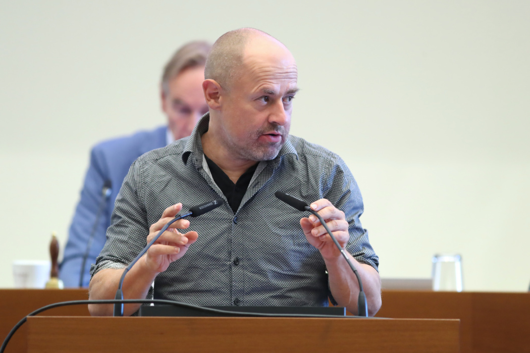 Herr Tobias Peter (B&uuml;ndnis 90/Die Gr&uuml;nen) im Leipziger Stadtrat am 02.09.2026. Foto: Jan Kaefer