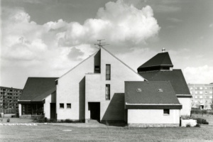 Neubau des katholischen Gemeindezentrum St. Martin in Grünau, 1980er, Stadtgeschichtliches Museum Leipzig, Inv.-Nr. F/2018/621. Foto: Gerhard Hopf