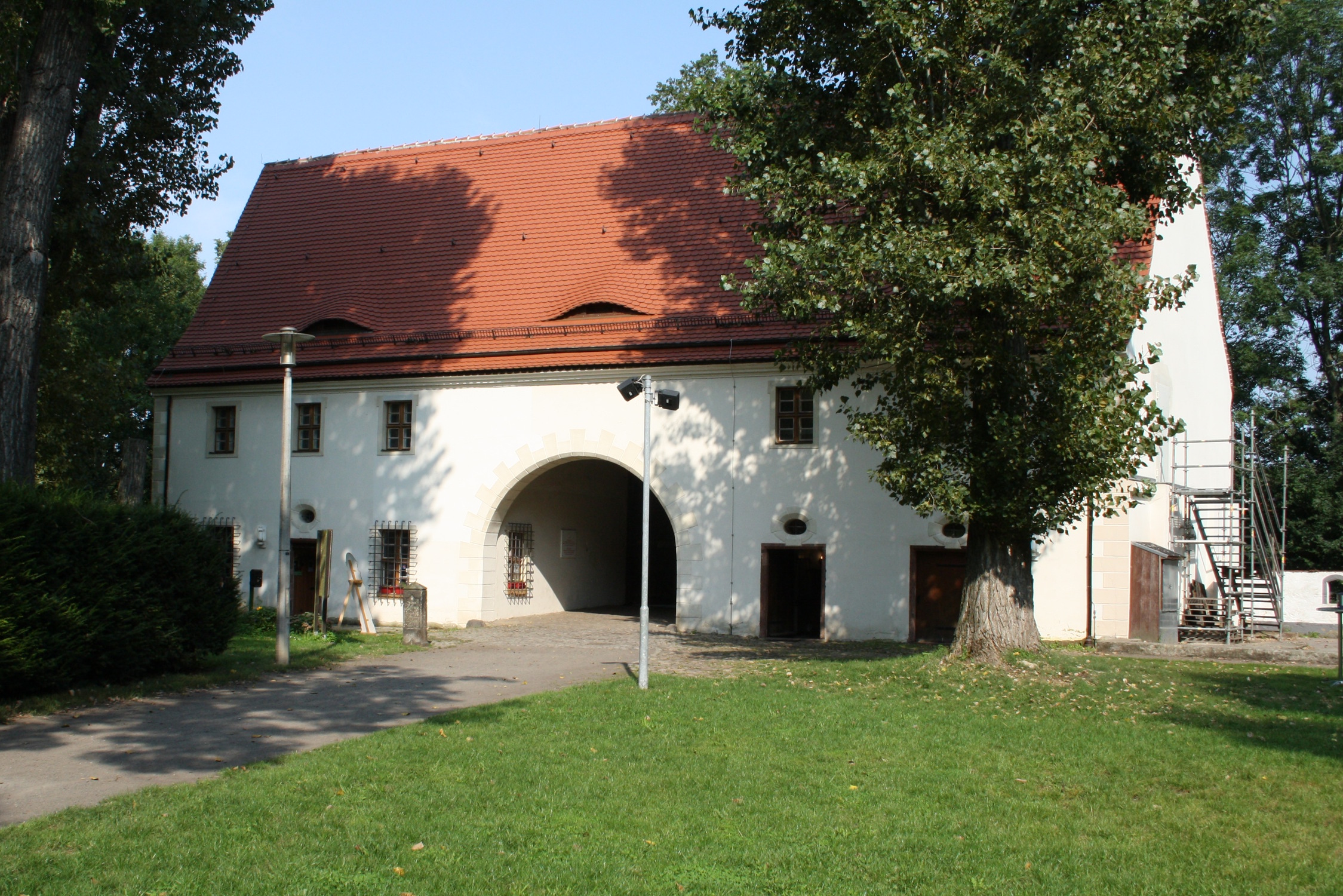 Das Torhaus Dölitz von der Hofseite. Foto: Ralf Julke
