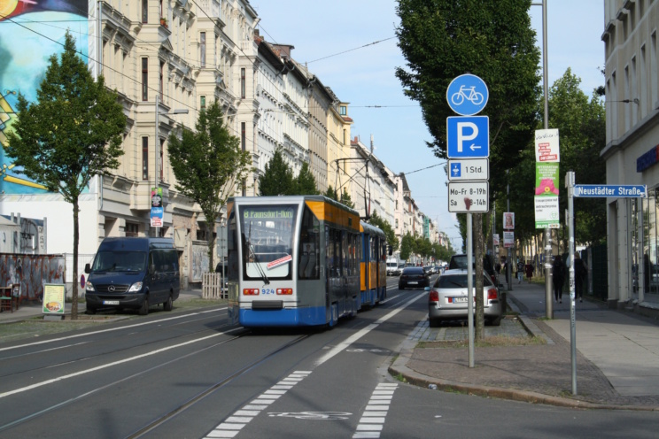 Straßenbahn in der Eisenbahnstraße. Foto: Ralf Julke