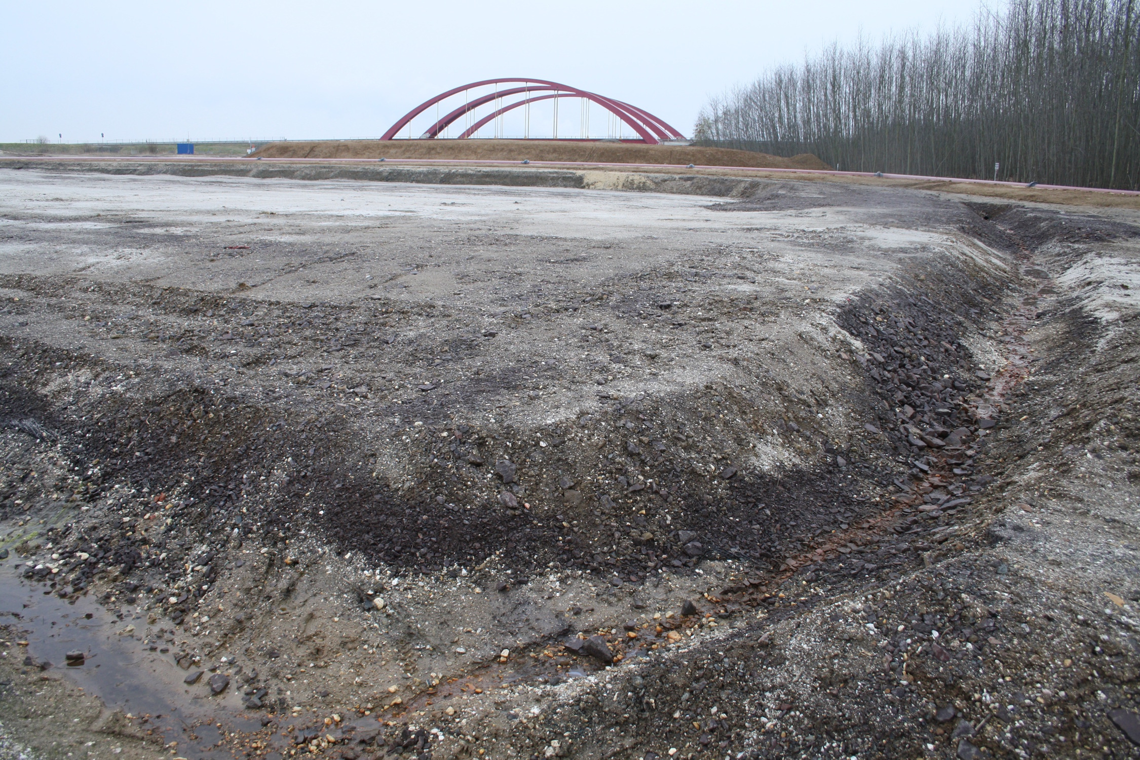 Das Gelände am Cospudener See mit der dicken Auflast, wo 2016 noch der Harthkanal geplant war. Archivfoto: Ralf Julke
