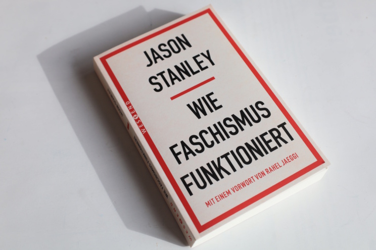 Jason Stanley: Wie Faschismus funktioniert. Foto: Ralf Julke