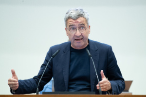 Thomas Dienberg (Bündnis 90/Die Grünen), Beigeordneter für Stadtentwicklung und Bau, im Leipziger Stadtrat am 30.09.2026. Foto: Jan Kaefer