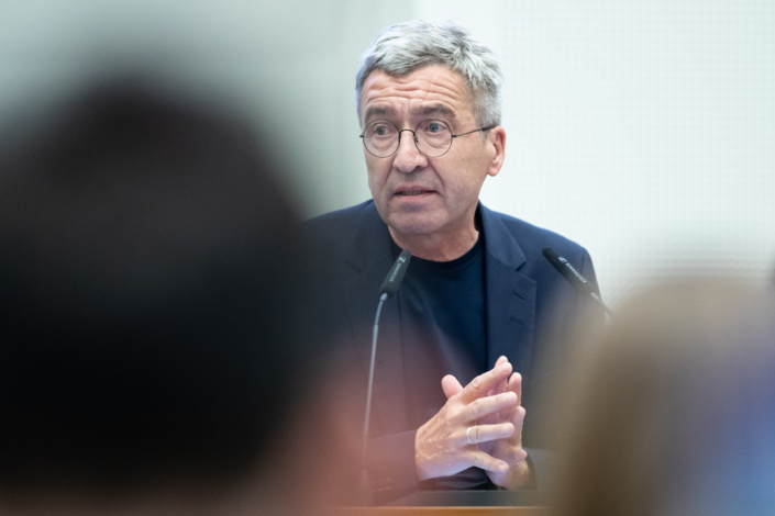 Thomas Dienberg (Bündnis 90/ Die Grünen), Beigeordneter für Stadtentwicklung und Bau, im Leipziger Stadtrat am 30.09.2026. Foto: Jan Kaefer