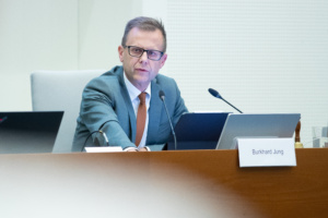 Torsten Bonew (CDU), Erster Bürgermeister und Beigeordneter für Finanzen, im Leipziger Stadtrat am 30.09.2026. Foto: Jan Kaefer