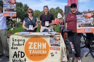 Unterschriftensammlung für den Brief an den Bundespräsidenten. Foto: Initiative „Zehntausend an Steinmeier“