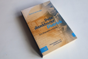 Dietrich Bonhoeffer: ... Dein dankbarer Dietrich. Foto: Ralf Julke