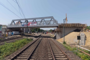 Das neue Brückenbauwerk in Sellerhausen-Stünz. Foto: DB InfraGO / Dr. Jürgen Findeisen