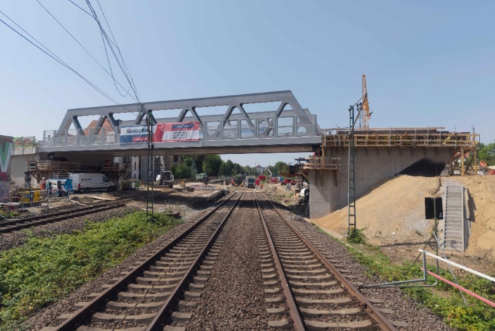 Das neue Brückenbauwerk in Sellerhausen-Stünz. Foto: DB InfraGO / Dr. Jürgen Findeisen