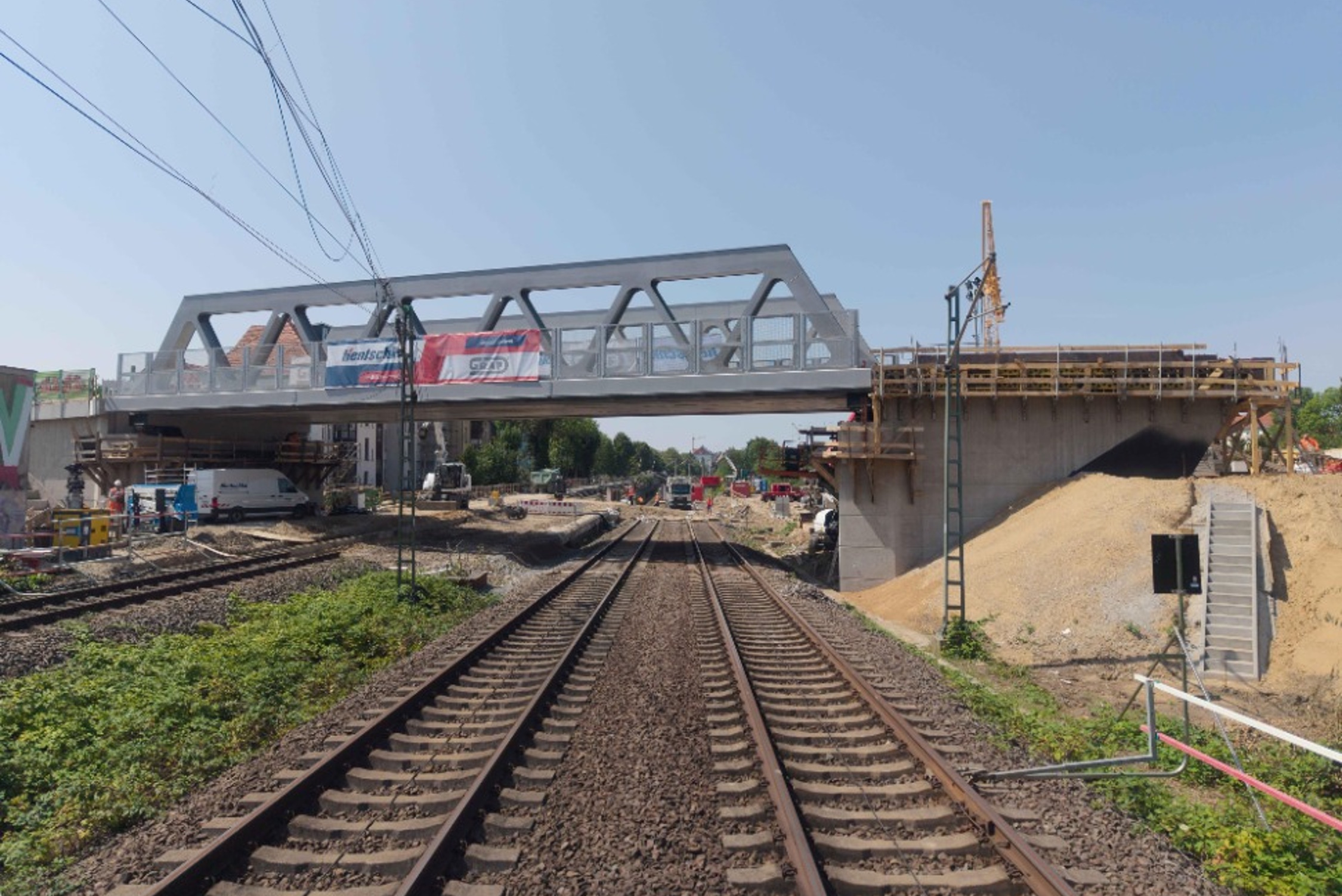 Das neue Brückenbauwerk in Sellerhausen-Stünz. Foto: DB InfraGO / Dr. Jürgen Findeisen
