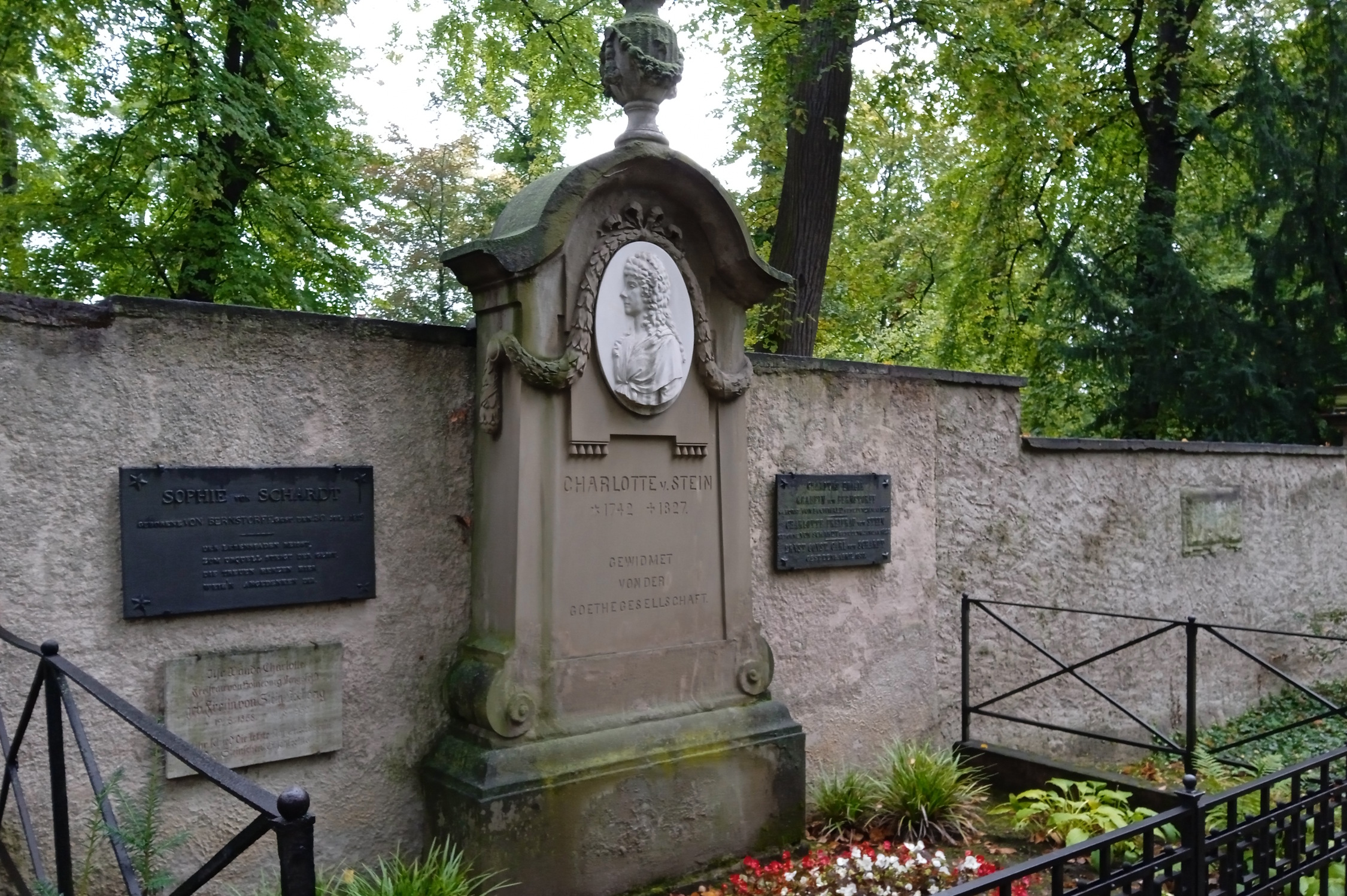 Das Grab von Charlotte von Stein auf dem historischen Friedhof in Weimar. Foto: Ralf Julke