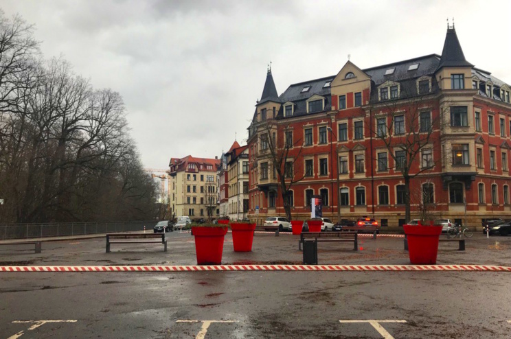 Temporäres Projekt mit Blumenkübeln auf dem Liviaplatz. Foto: Petra Dobschütz