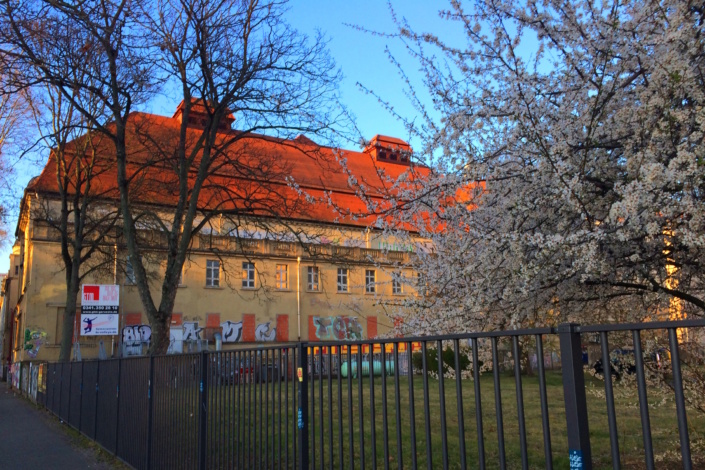 Das Stadtbad im Frühling. Archivfoto: Ralf Julke