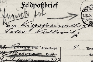 Von der Front zurückgesendeter Brief der Eltern mit dem Retourenvermerk „Zurück tot“. Feldpostbrief vom 17. Oktober 1914 von Käthe und Karl Kollwitz an den Kriegsfreiwilligen Peter Kollwitz (1896–1914). Archiv, Akademie der Künste Berlin
