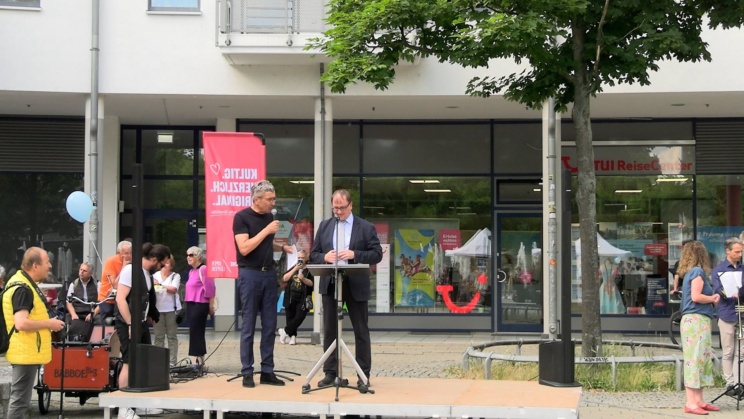 Gespräch Doktor Anselm Hartinger Leiter des Stadtgeschichtlichen Museums und Bürgermeister Dienberg