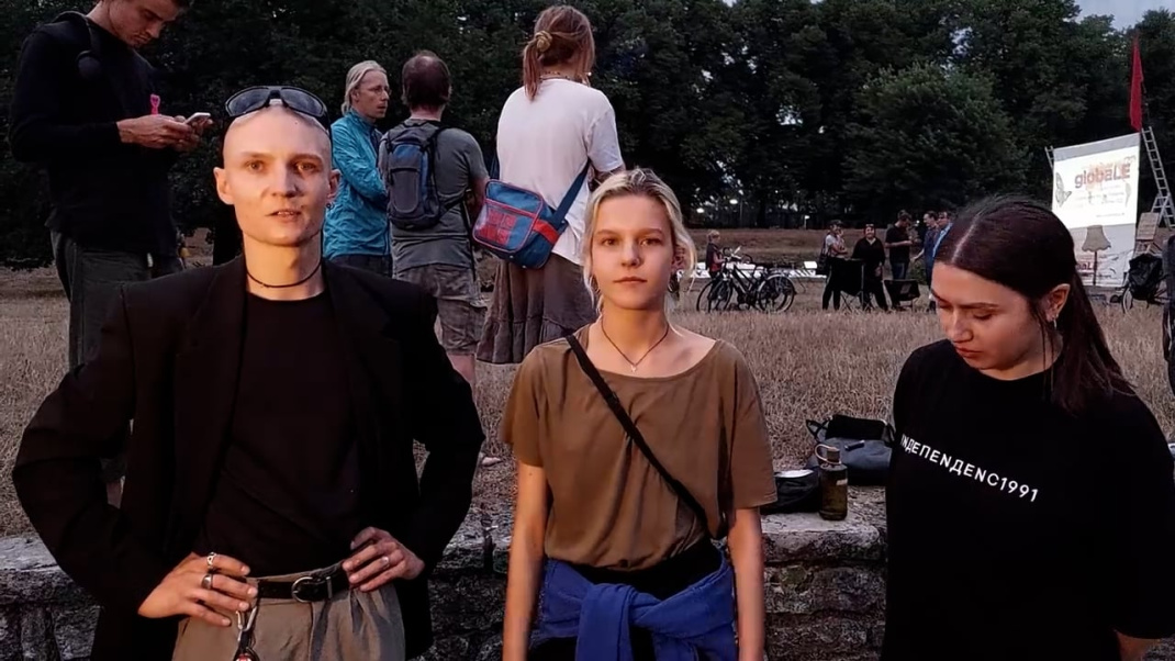 18. August 2022: Protest & Gerangel beim Film „Ukraine on fire“ bei der GlobaLE am Wagner-Hain. Foto: Sabine Eicker