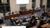 Screenshot aus dem Livestream zur Stadtratssitzung: Blick in den Ratssaal mit den sitzenden Stadträt*innen und der Stadtverwaltung.
