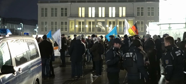 6. März 2023: Rechte „Querdenker“ für „Frieden“ und Gegenprotest auf dem Ring Leipzig.